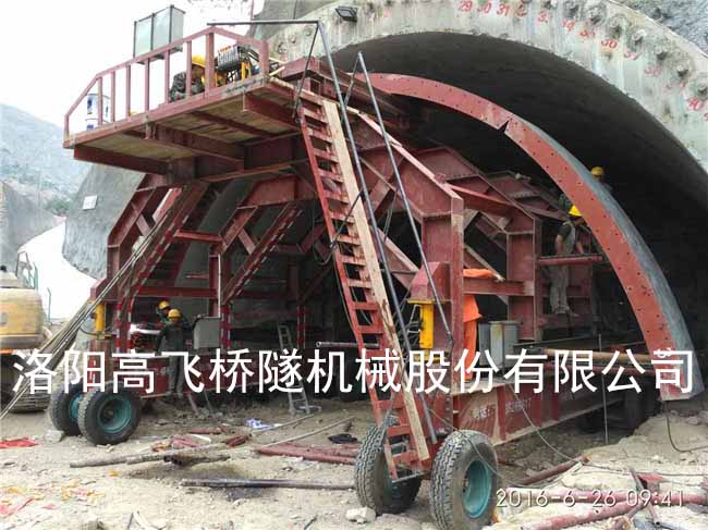 襯砌臺(tái)車和鋪軌機(jī)的區(qū)別是什么？